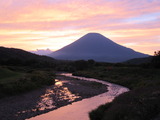 夕暮れの羊蹄山の写真