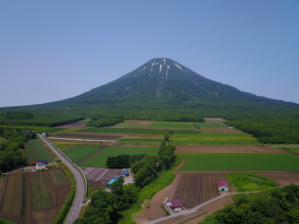 晴れの日の羊蹄山